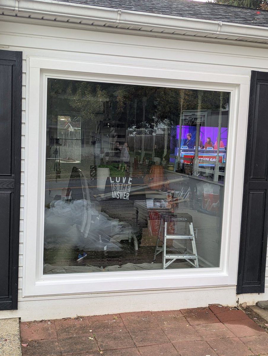 SikoraPatrick's tweet photo. @ThompsonCreek We're ever grateful to you for creating the houseproud hero program and selecting us to receive new gorgeous windows! Professional, unique, and above and beyond like so many in our teaching profession. We feel like truly noticed and valued members of our community. https://t.co/hdVl4CHgFa