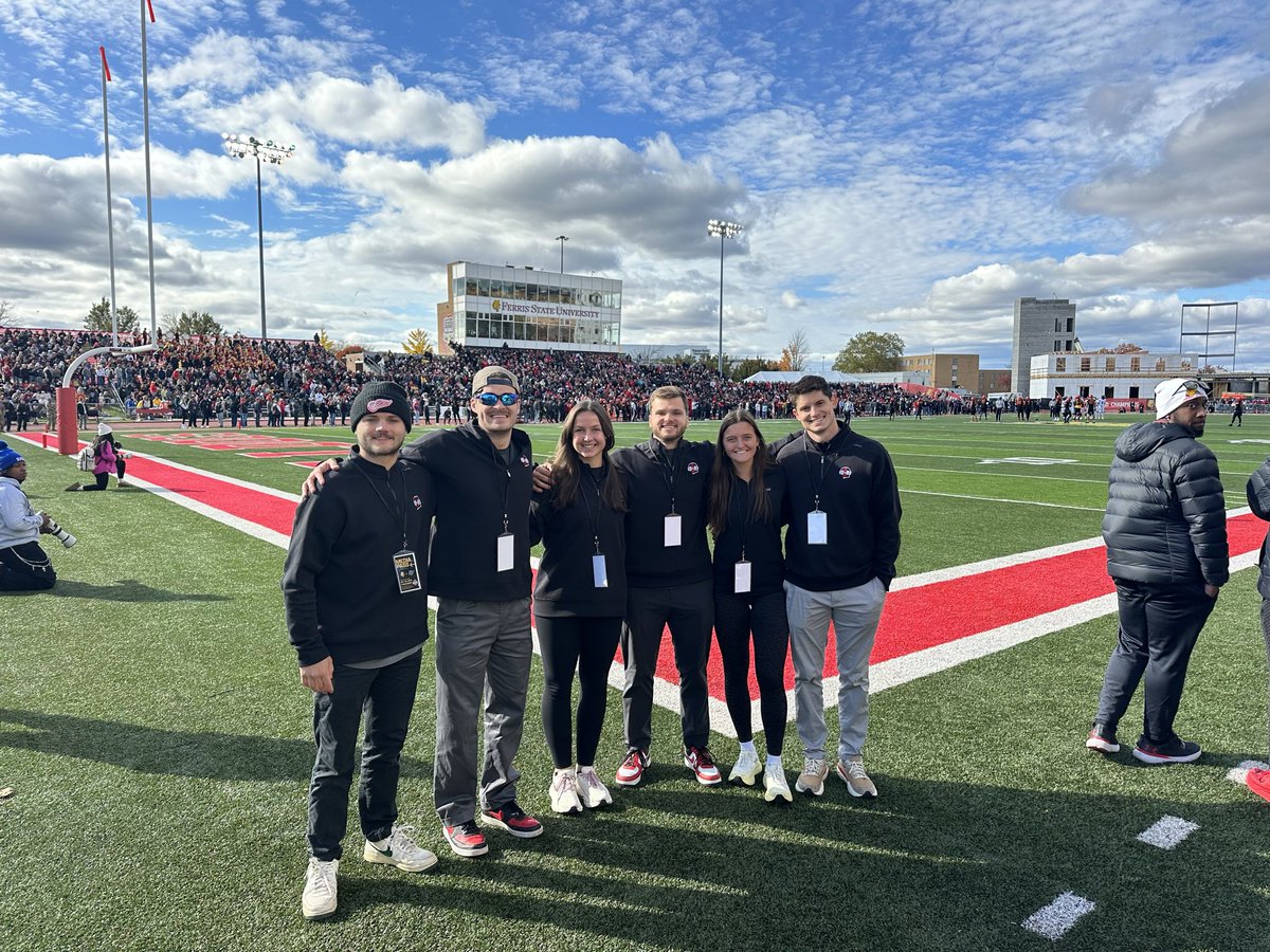 Today’s #SmallSchoolSaturday Crew 🤝

<a href="/gvsufootball/">GVSU Football</a> &amp; <a href="/FerrisFootball/">Ferris St. Football</a> have some of the most passionate fans around. This place has been AWESOME ⚓️🦴

#D1R | #D2FB