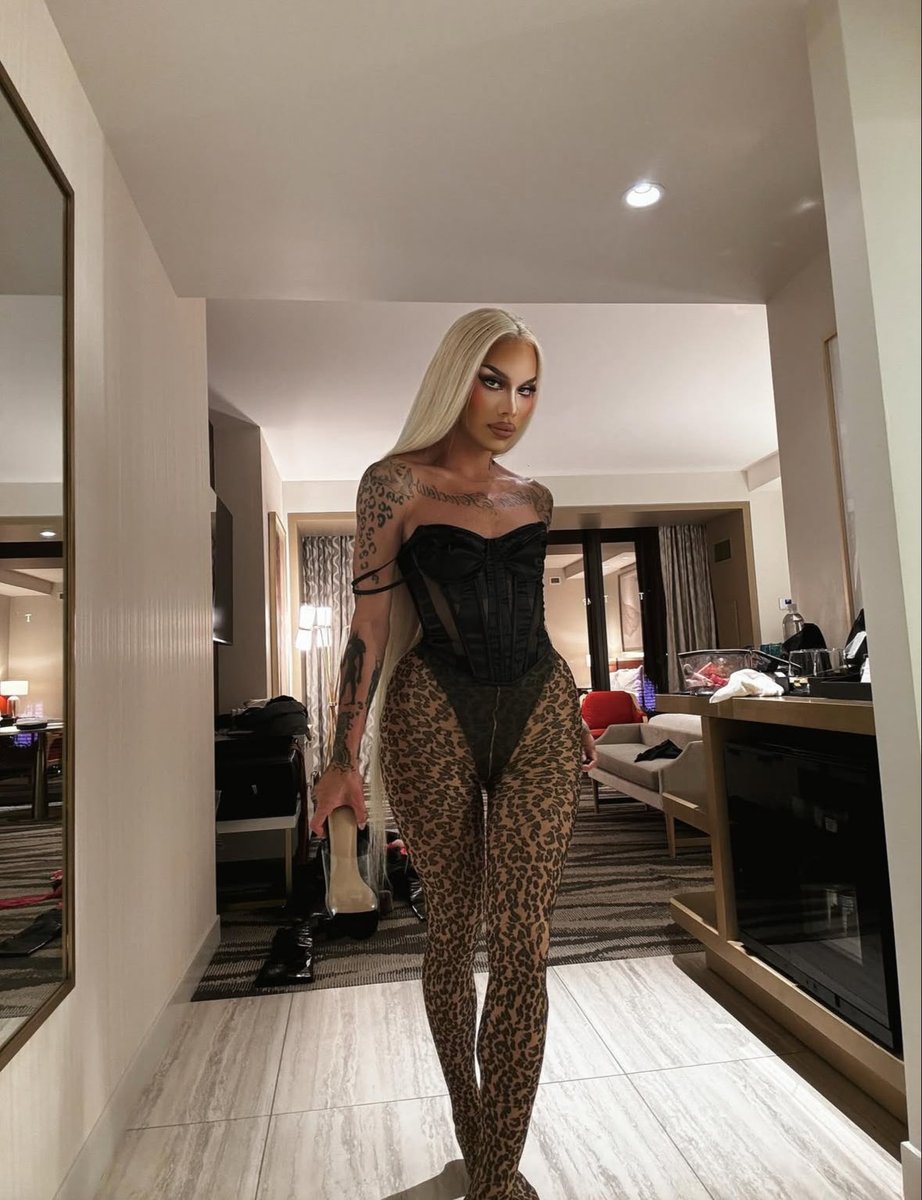 Drag_Crave's tweet image. ⭐️DAILY PHOTO DUMP 2/4⭐️

Kimora Blac, Kelly Roller, Peach &amp;amp; Lady Camden look amazing in new photos.