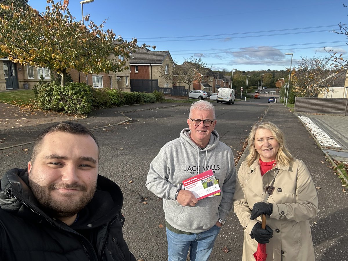 Great reception on the doors in Broomhouse this morning with <a href="/pauline4glasgow/">Pauline McNeill MSP</a> and <a href="/Lalley4Labour/">Kevin Lalley</a>.

So many people fed up with the SNP after two decades of failure and ready for a new direction with <a href="/ScottishLabour/">Scottish Labour</a>.