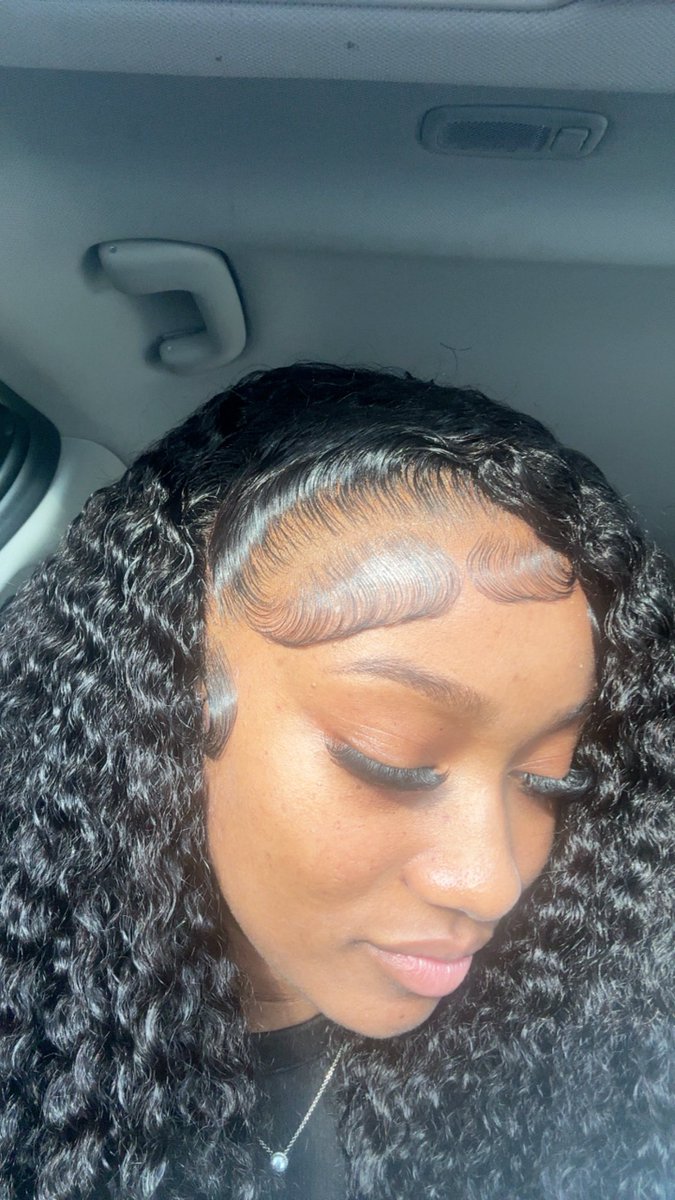 itsonly1_e's tweet photo. hair + skin core 🧈🤌🏽 https://t.co/TM2BXOtZ6b