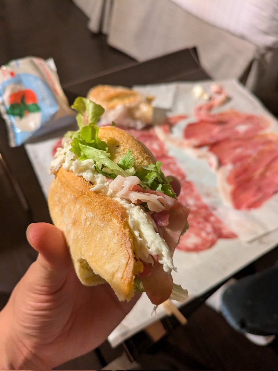 mcr0915's tweet photo. フィレンツェで最高の晩飯を始めます https://t.co/ZP67CzRUJu