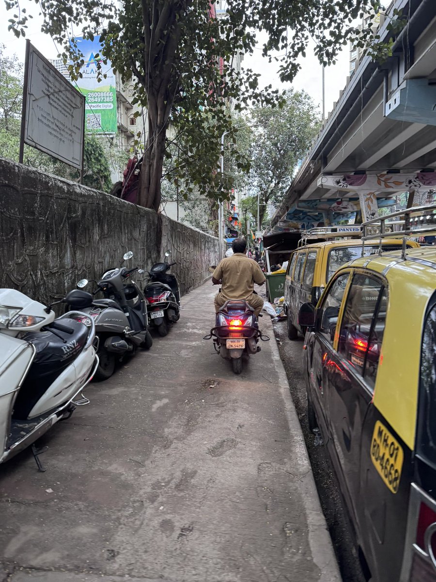 CleanMumbaiMove's tweet photo. @mybmcWardGS please see ye condition of Lower Parel near Phoenix tower. How is someone supposed to walk on this footpath when garbage is being sorted and bikes are being driven on it. Look how filthy it is @shindespeaks @AUThackeray @milinddeora https://t.co/5CIQ4ZfZ8D