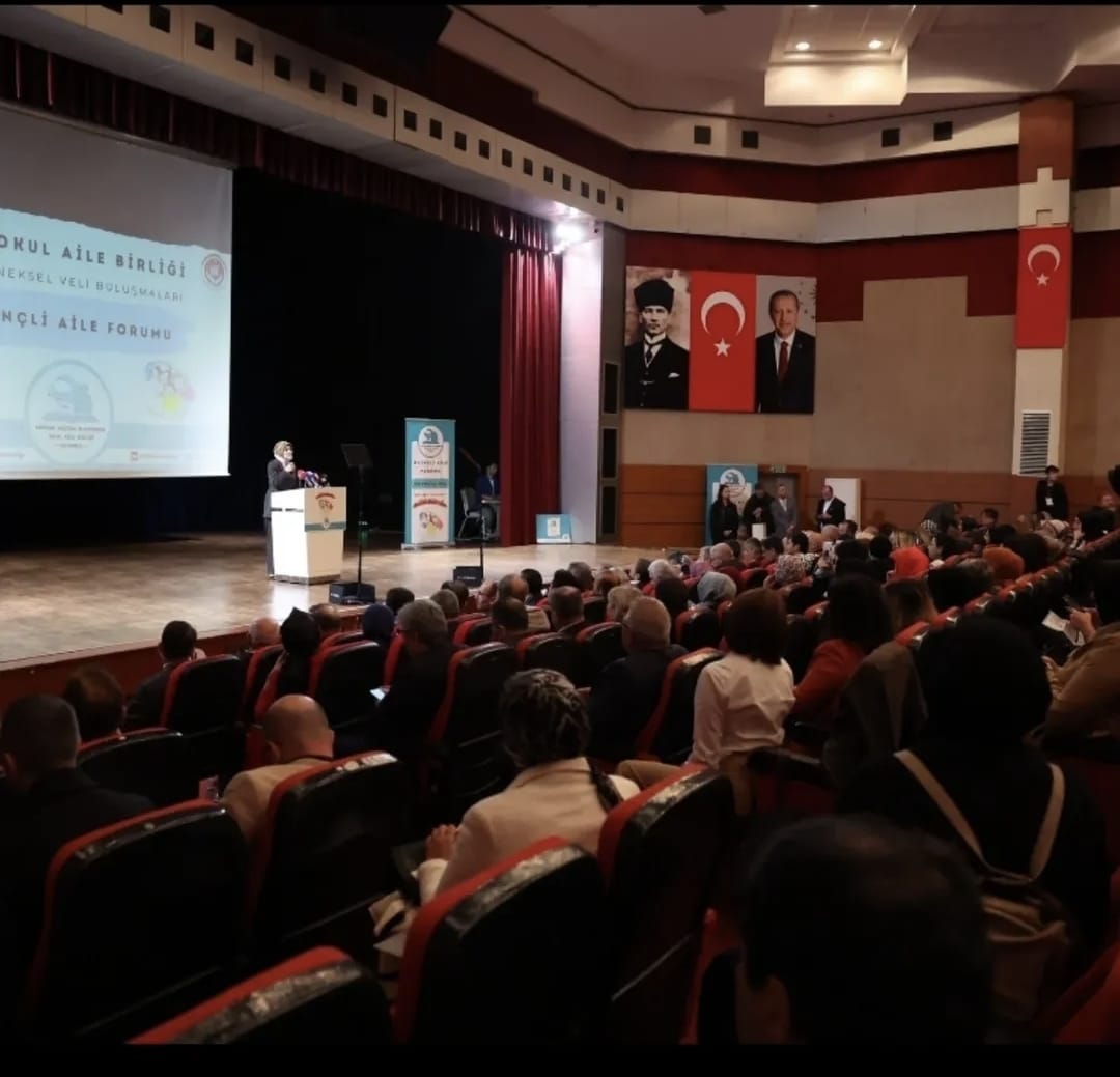 okanalgun's tweet photo. Aile ve Sosyal Hizmetler Bakanı Sayın @MahinurOzdemir  ailelerin, çocukların zorbalık ve güvenli internet konularında karşılaşabilecekleri risklere karşı bilinçlenmesinin önemine vurgu yaptı ve bu alandaki çalışmaların artarak devam edeceğini belirtti. https://t.co/6lRWyc0l2g