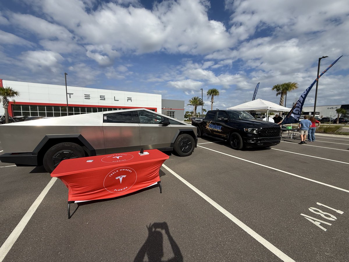 Representing Tesla Owners of Florida <a href="/TeslaOwnersFL/">Tesla Owners Florida</a> at the Jacksonville Florida Frunk or Treat event. 

More details here: tesla.com/event/frunk-or…

Timetable:
Oct 25, 2025 @ 3 PM - 7:30 PM

Location:
Tesla Jacksonville
11650 Abess Boulevard
Jacksonville, Florida 32225