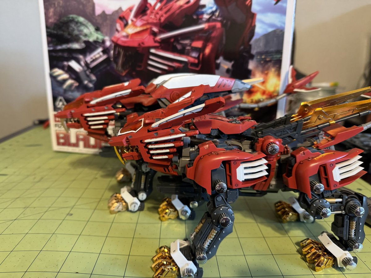 Finished up the repackaged version of the red blade leon, added the ab boosters on this one to differentiate my two versions, plus repacked came with a Leon pilot.