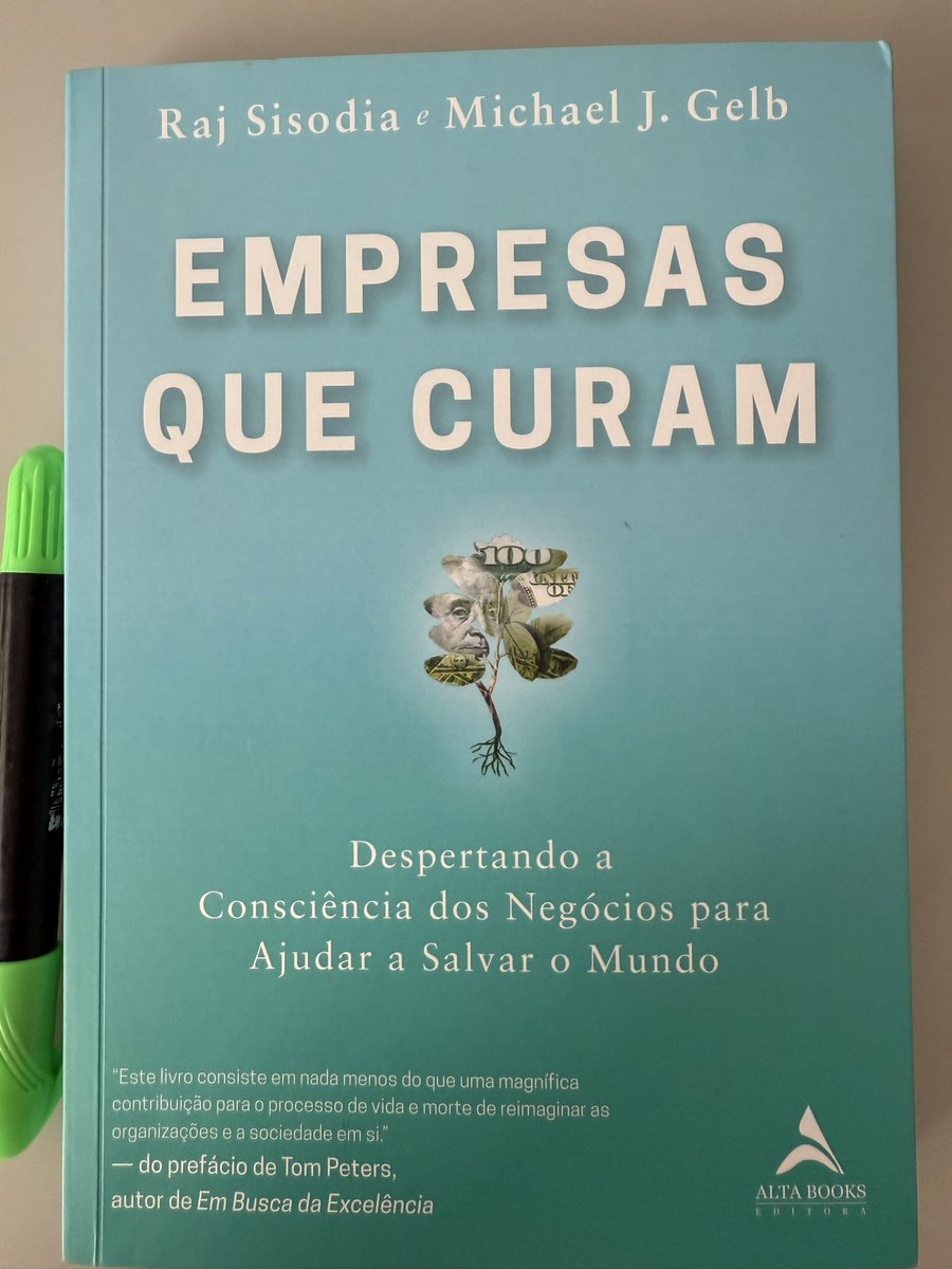 Meta 2025 - 40 livros 
Livro 34 de 40 Concluído

Medimos o sucesso pelo modo com que tocamos a vida das pessoas.

Não pelo poder. Não pela posição. Não pelo dinheiro. Não pelo cres-cimento. 

A verdadeira liderança humana mede o sucesso pelo modo como as vidas humanas são