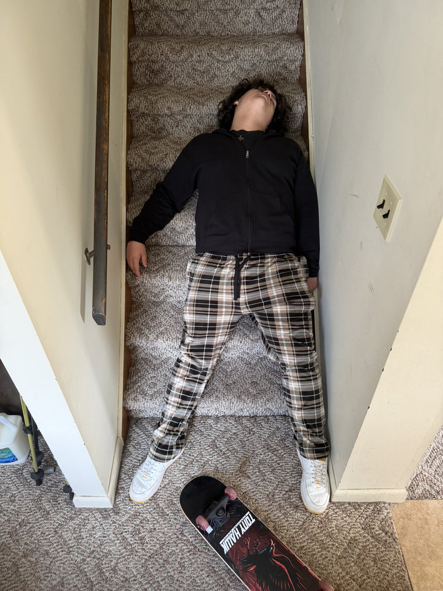 mezzopwr's tweet photo. My son has entered the “staging pics for clout” stage of adolescence. #ItsNotReal #boyswillbeboys #boymom #teenageboys #HeThinksHesFunny https://t.co/rFnBUFuKVL