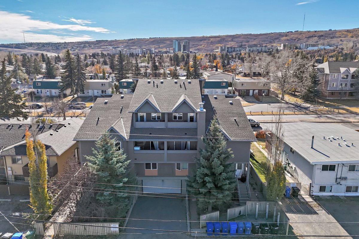 TimRPhoenixRE's tweet image. Just listed this beautiful 8 plex with townhouse style units in Calgary, if you are looking for a solid investment for your portfolio lets chat 587-330-0429

#investinrealestate #realtorcalgary #livingincalgary