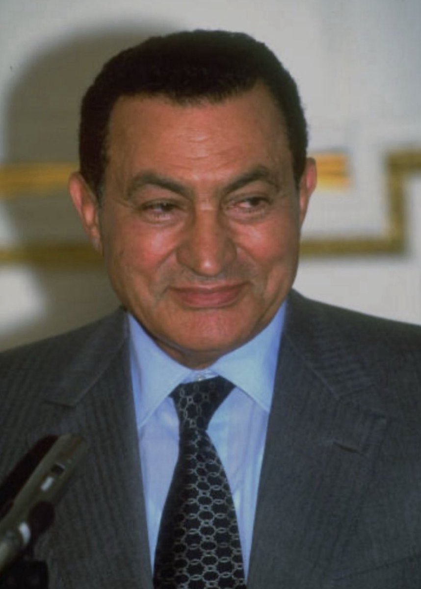 وَنَشْرَبُ إِنْ وَرَدْنَا المَاءَ صَفْـواً

                                      وَيَشْـرَبُ غَيْرُنَا كَدِراً وَطِيْنَـا

عمرو بن كلثوم 

رحم الله سيادة الرئيس حسني مبارك و أسكنه فسيح جناته.