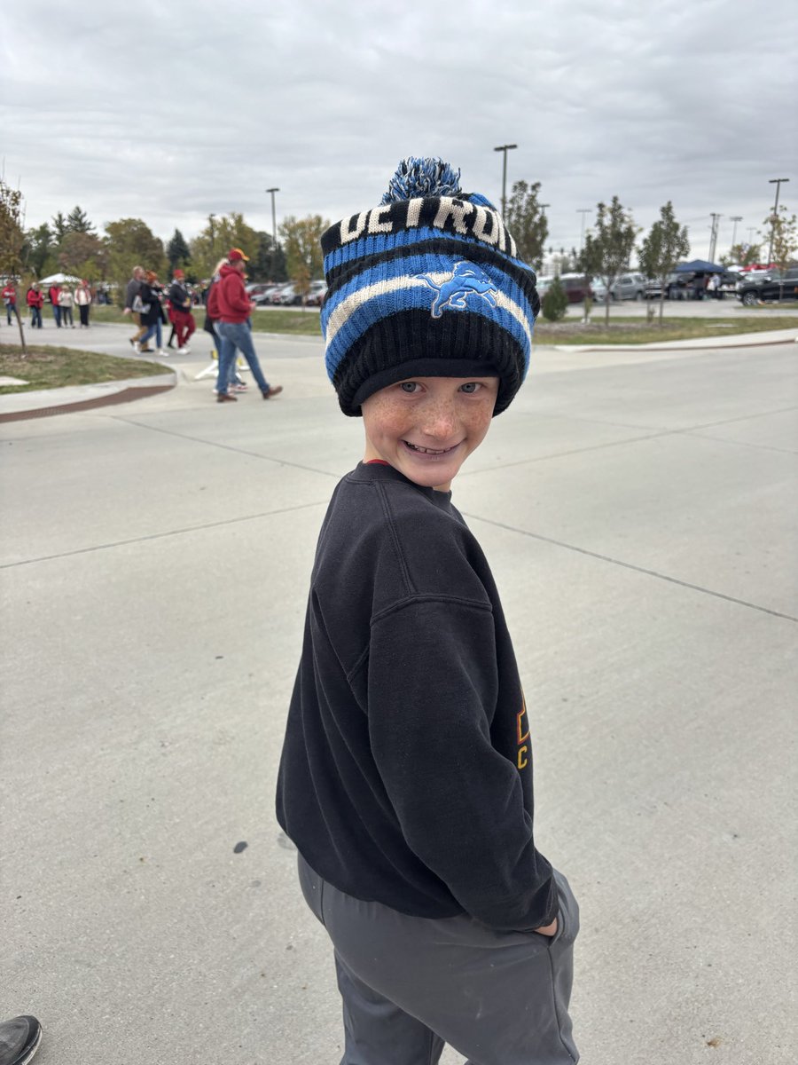 dekleiss's tweet photo. He’s looking for you David Montgomery!! @Lions @CycloneFB https://t.co/itergS7gWp