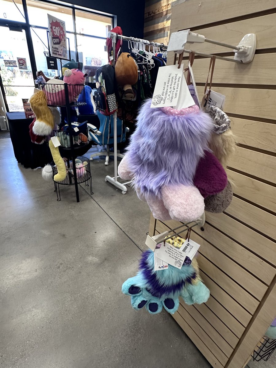 MazeTheLion's tweet image. Utah has a furry game store!! #RetroGameWolf