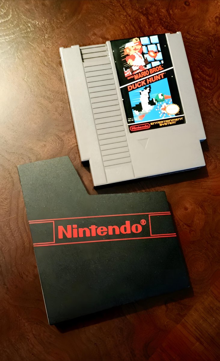 Mira lo que me encontré, amor | <a href="/Angie_cinnamon/">Angie Cinnamon</a> ❤️💋 | es del primer Nintendo, me lo regalaron en mi fiesta de 4 años, hubo varios pasteles y varias piñatas, payaso, mago, tortugas ninja; me disfracé de Batman. Tengo video de todos mis cumpleaños. Mis papás me dieron todo el amor