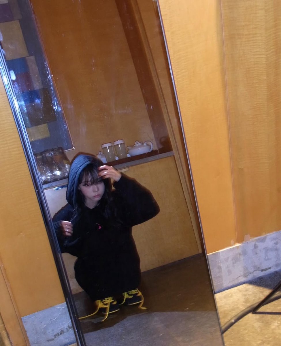 𝐈𝐬𝐢𝐚 tweet media