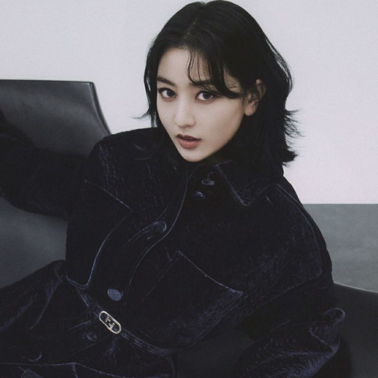 chaengplfs's tweet photo. Criminal || Mohyo one shot 

Momo é uma policial que está adentrando em uma cena de crime, indo averiguar tudo de errado e, se tudo desse certo, indo pegar o assassino também, mas, mal sabia ela que o assassino era quem ela menos esperava. https://t.co/5oJ4Q3QH8C