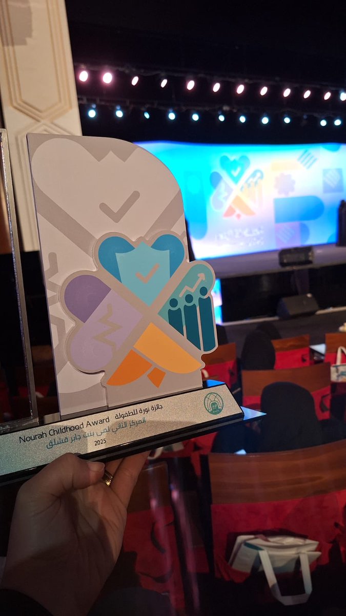 stemmsc's tweet photo. #إنجاز_جديد🏆

تتقدم إدارة مدارس المتقدمة للتعلم الذكي بخالص التهاني والتبريكات للمشرفة الأكاديمية لتعليم STEM
الأستاذة لمى قشلق بمناسبة فوزها بـ #جائزة_الأميرة_نورة_للطفولة عن مبادرتها " #STEM من أجل الطفولة"🌱

وتم تكريمها من قبل صاحبة السمو الملكي الأميرة نوف بنت خالد بن طلال آل سعود تقديرًا لجهودها المتميزة في تنمية جودة حياة الأطفال وتعزيز التعليم القائم على الاستكشاف والابتكار في مرحلة الطفولة المبكرة.

#جائزة_نورة_للطفولة #STEM_من_أجل_الطفولة #مدارس_المتقدمة #رؤية_السعودية_2030