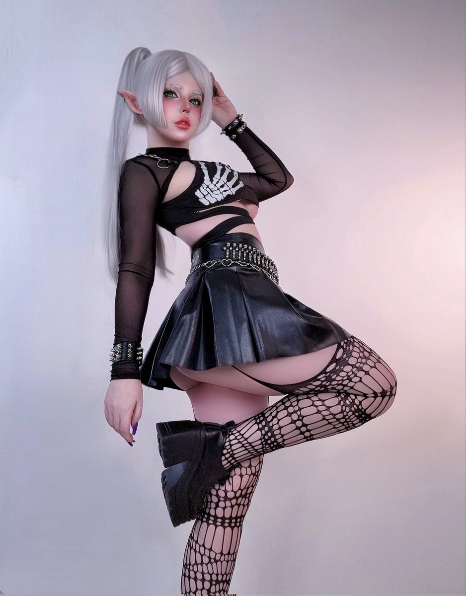 Alexy_Sky_'s tweet photo. Goth Frieren 🖤

#frieren #frierencosplay #gothgirl #gothcosplay #sousounofrieren #cosplay #cosplaygirl #ferncosplay #fern #animecosplay https://t.co/3Muir1MMsR