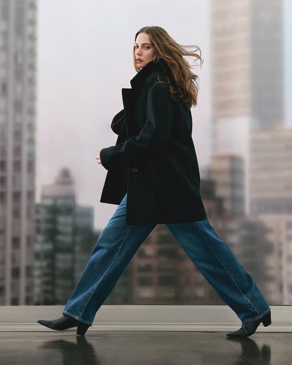 Mavi, “Ünlü–Marka Uyumu” araştırmasında #SerenaySarıkaya ile zirvede!🏆
Sia Insight’ın Pazarlamasyon için gerçekleştirdiği “Ünlü–Marka Uyumu” araştırmasına göre Serenay Sarıkaya &amp; Mavi işbirliği %63 oranla en güçlü marka–ünlü eşleşmeleri arasında yer aldı💙