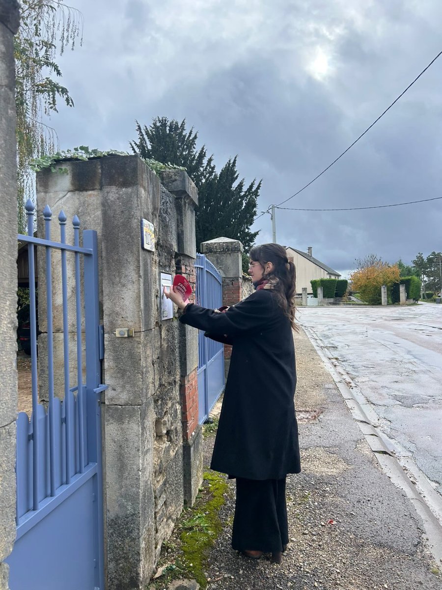 mjs_cotedor's tweet photo. Nous étions aujourd’hui à Marsannay le Bois pour un petit boitage ! 🔥

#politique 
#socialiste https://t.co/D0DEb3injH