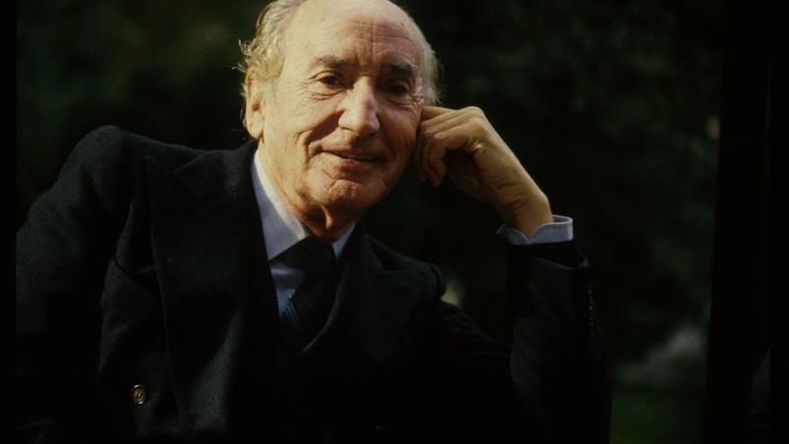 Ayer 24 de octubre se cumplieron 10 años de la muerte del poeta Carlos Bousoño, premio Príncipe de Asturias de las Letras. 

Durante su tiempo en el colegio, hizo del "César" un punto de encuentro para poetas como Vicente Aleixandre. Permanece en sus poemas y en nuestro recuerdo.