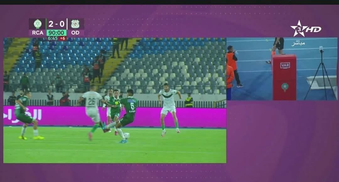 Amine Bennis (@aminebennis2) on Twitter photo L’arbitre n’a pas donné rouge pour ça 😂😂😂😂😂 L’arbitre n’a pas donné rouge pour ça 😂😂😂😂😂