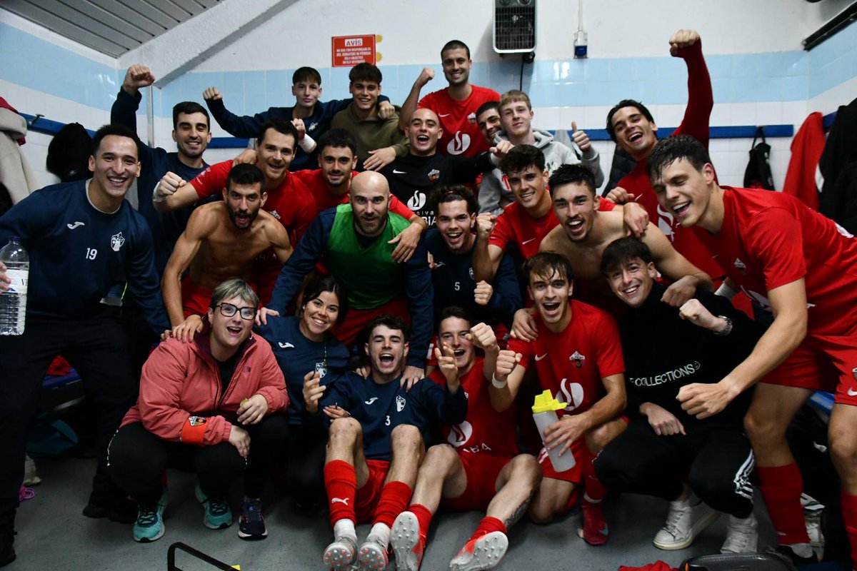 EduPallas_16's tweet image. Ahir vaig tenir un malson i estava assustat. Avui m'he despertat i he vist la realitat. @FutbolAlpicat ❤️🖤