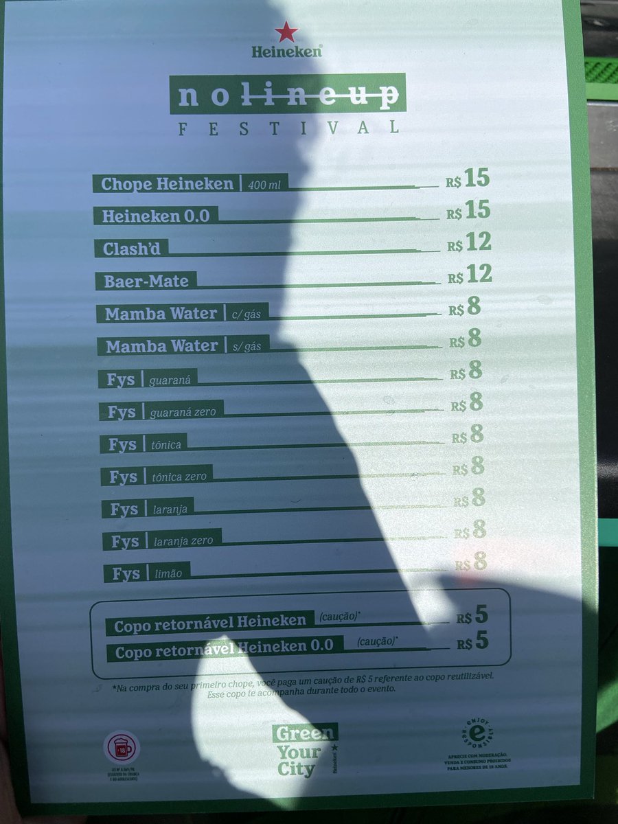 rondihh's tweet image. Já que não tem ninguém comentando: Heineken Festival a fila pra entrar está super de boa, o lugar é pequeno e vi poucas marcas fazendo ativações (club social e tridente) #heineken #nolineup