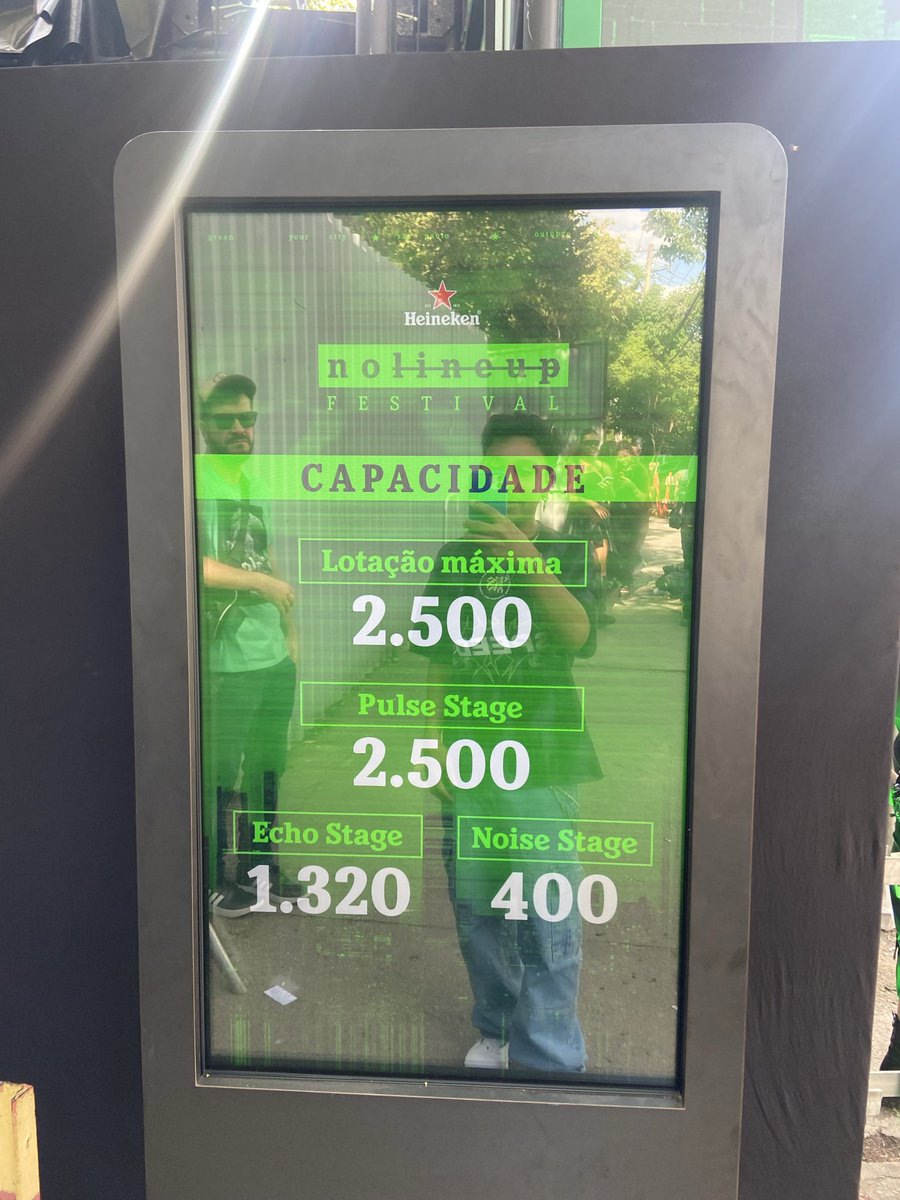 rondihh's tweet image. Já que não tem ninguém comentando: Heineken Festival a fila pra entrar está super de boa, o lugar é pequeno e vi poucas marcas fazendo ativações (club social e tridente) #heineken #nolineup