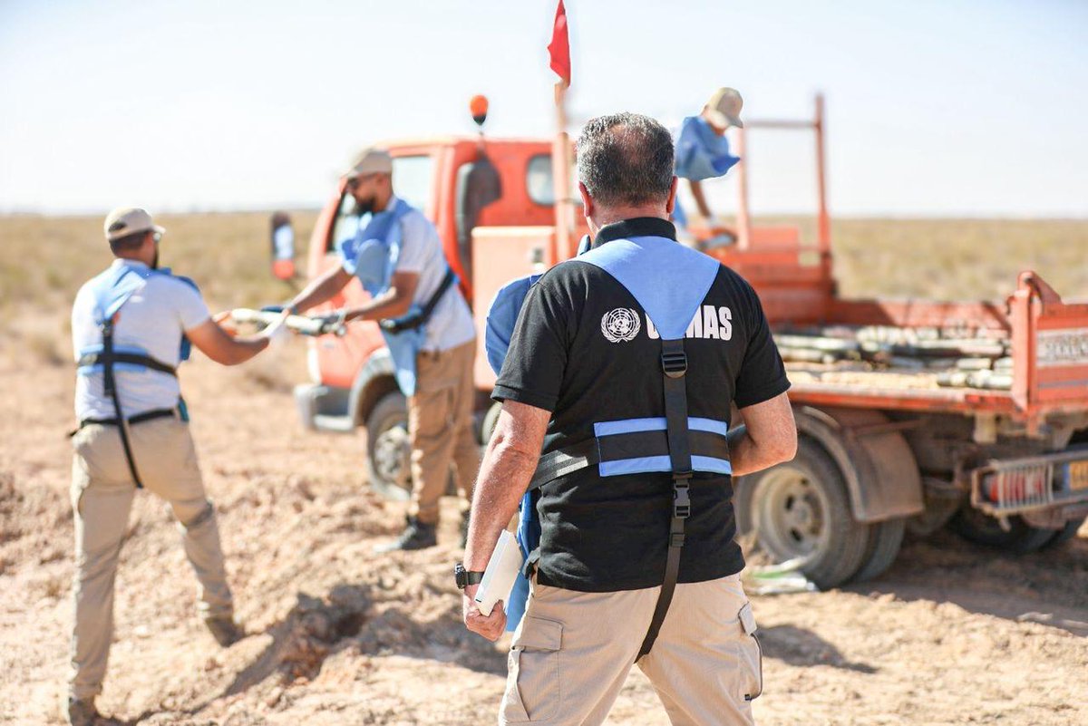 رافق فريق دائرة الأمم المتحدة للأعمال المتعلقة بالألغام التابع لبعثة الأمم المتحدة للدعم في ليبيا المركز الليبي للأعمال المتعلقة بالألغام ومخلفات الحروب ، يوم الأربعاء، في تطبيق اجراءات ضمان الجودة على علمية التدمير الآمن لطنّين من مخلفات الحرب المتفجرة التي نفذها شركاء دوليون