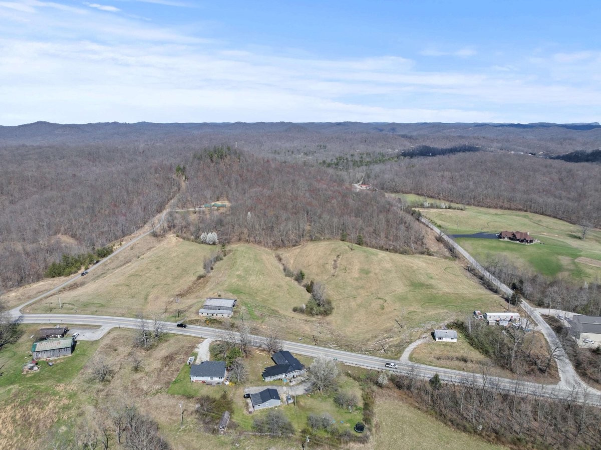 hurst_tammy's tweet photo. 7220 Flemingsburg Road, Morehead, KY 40351 just hit the market!
Take a look at this awesome space: https://t.co/pGbTgvEM8N https://t.co/q7AO0QauCE