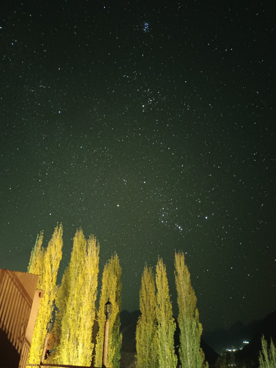 Ainmeemraa's tweet image. The beauty of low light noise areas ✨ 🌌
✈️ in 2nd photo.
Photos taken in different exposures.
#Hunza #Gilgit