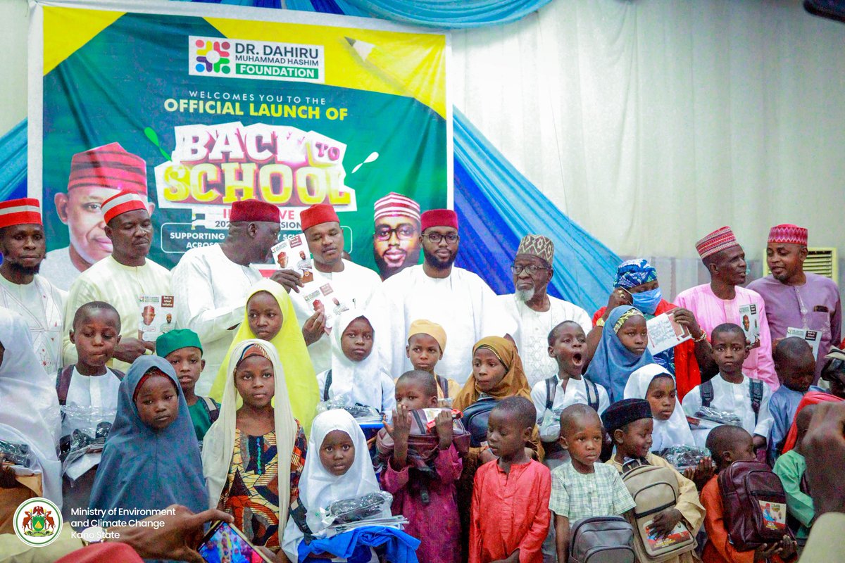 DahirMHashim's tweet image. As is our tradition at the beginning of every academic session each year, I officially launched the enrollment ceremony for primary school pupils, providing them with all the necessary learning materials to help them begin and continue their education in a comfortable and…