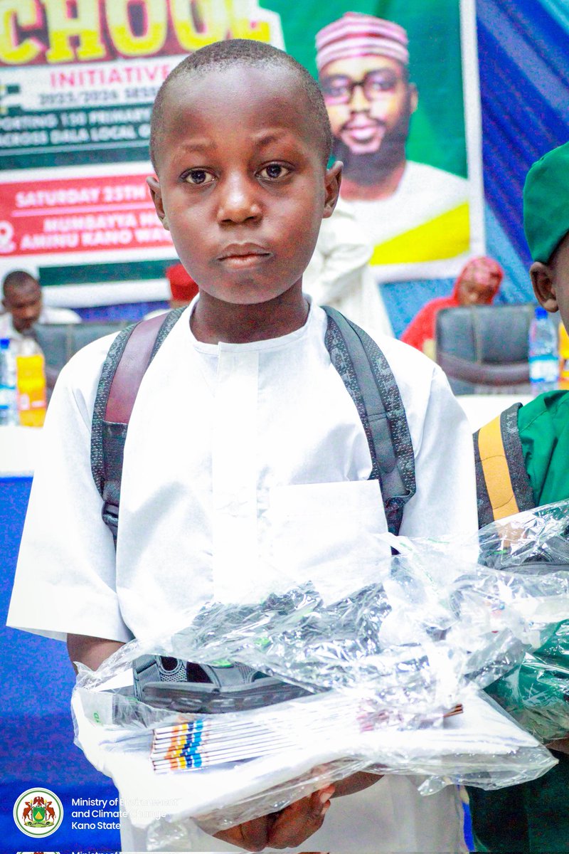 DahirMHashim's tweet image. As is our tradition at the beginning of every academic session each year, I officially launched the enrollment ceremony for primary school pupils, providing them with all the necessary learning materials to help them begin and continue their education in a comfortable and…