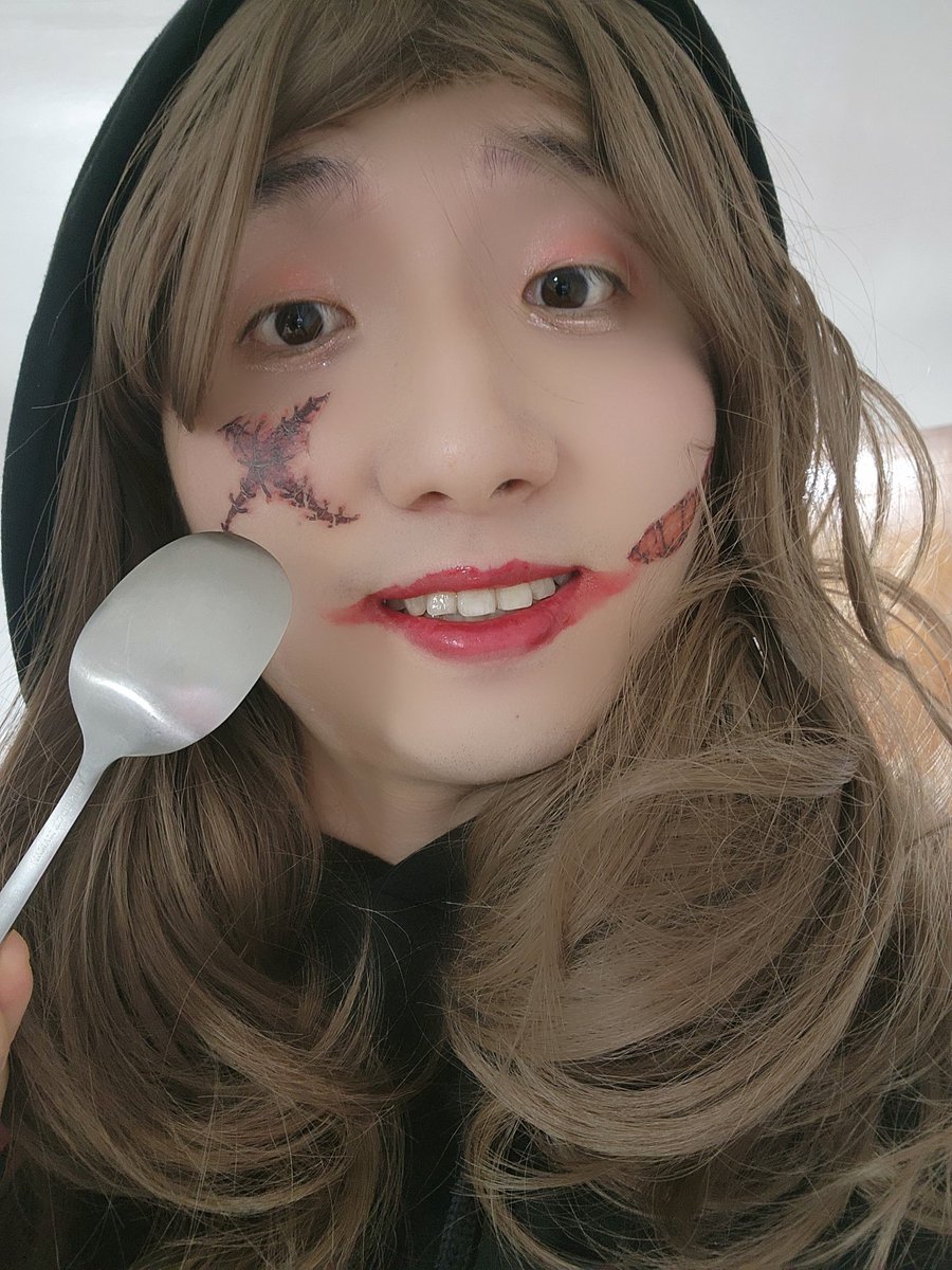 johnsenbil's tweet photo. 할로윈 분위기 인거같아서 #사진재탕
엔나가 숟가락드는 순간 다들 조심해!!!
#할로윈 #숟가락귀신 #spoonghost #halloween #CD #crossdresser #pansexual #polyamor https://t.co/UleLpeZIwj