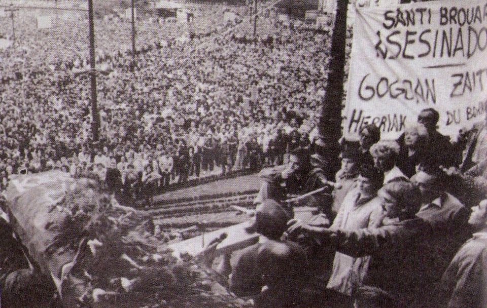 Era un 22 de noviembre de 1984 cuando Bilbao vivió una de las manifestaciones de duelo, acompañada de una huelga general, más impresionantes que se recuerdan.

Santiago Brouard, servidor sincero y honesto del pueblo, férreo marxista-leninista y patriota vasco, era asesinado dos