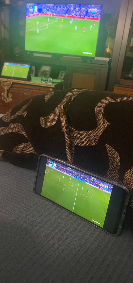 Jodete <a href="/Tebasjavier/">Javier Tebas Medrano</a>

Tres dispositivos viendo el Mirandes-Racing pirata🤗