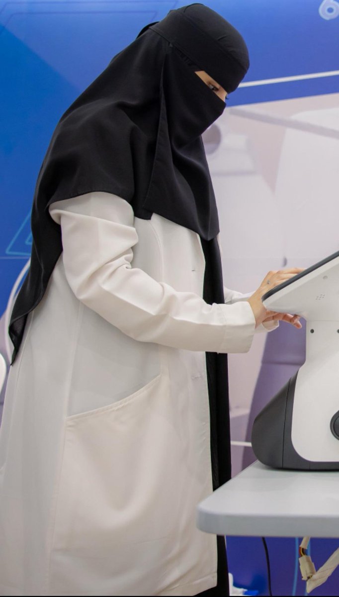 #بس_حبيت_اقول
باختصار:
أن "النقاب" والستر والعفاف والحشمة لا يمنع الفتاة من العلم والعمل، ومن خدمة الدين والوطن.🇸🇦
#المراه_السعوديه