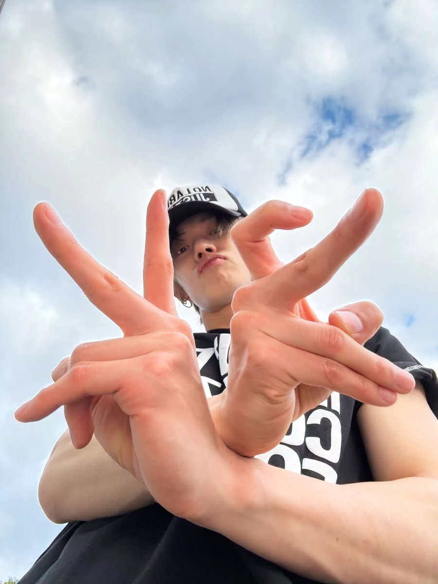 lia 🇲🇽 vio a txt (@killatyun) on Twitter photo Dice la leyenda que si buscas icónico en google te sale yj Dice la leyenda que si buscas icónico en google te sale yj