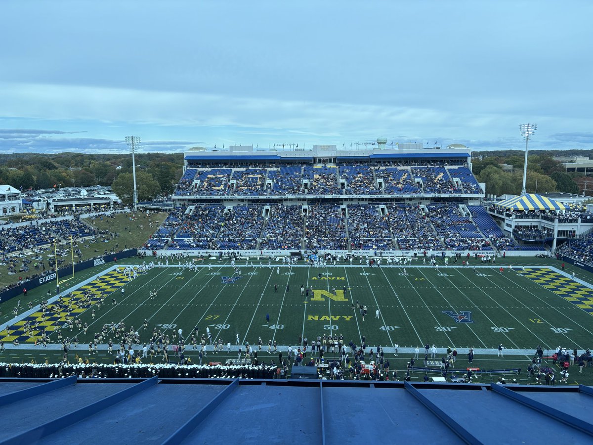 Navy football is one of six remaining undefeated teams in the nation. The Midshipmen (6-0) look to extend their winning ways against Florida Atlantic (3-4).

Follow for updates alongside the legend <a href="/BWagner_CapGaz/">Bill Wagner</a>
