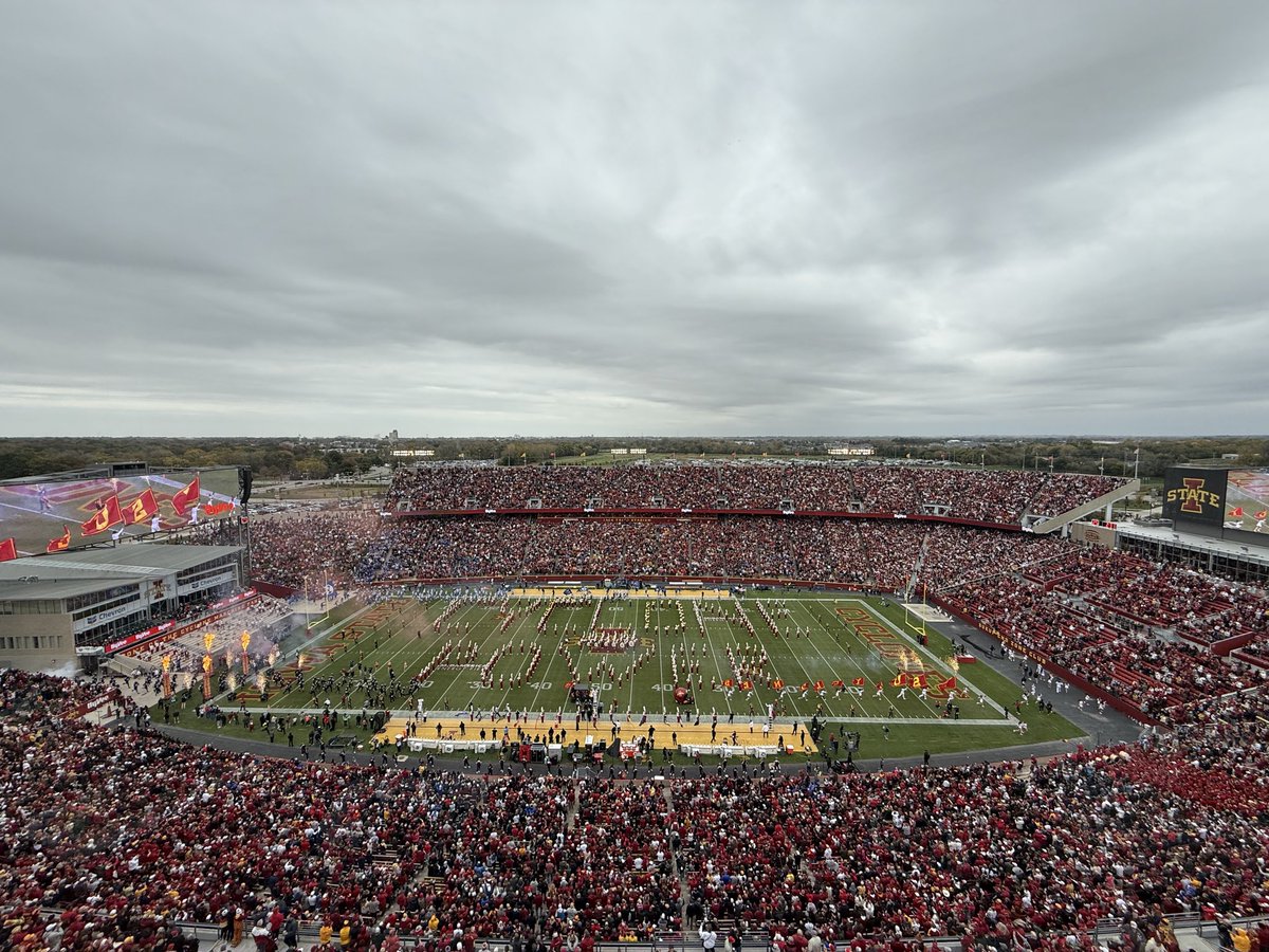 AmesPolice's tweet photo. Great fall weather for #cyclonefb https://t.co/z3It3HhtF6