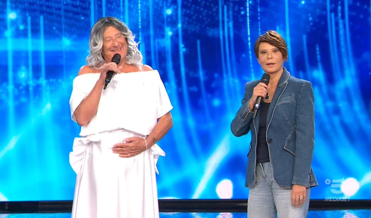 Chi non ci vede Elisa e Alessandra Amoroso vuol dire che non vede bene
#TuSiQueVales