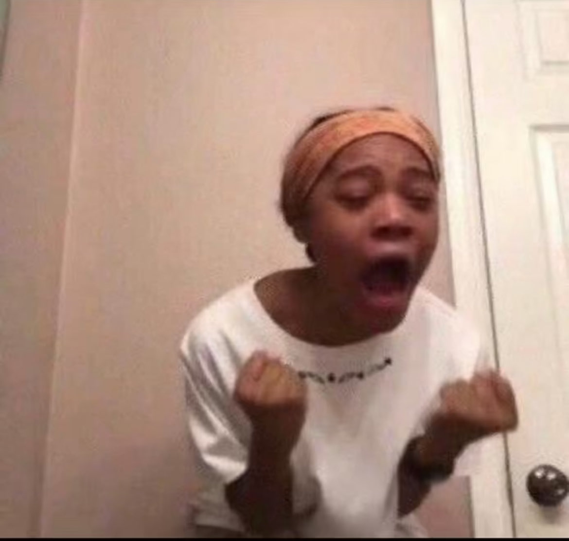 Codexavier1's tweet image. I bought Bluetick and failed to make 10 likes  on my account 😭😭