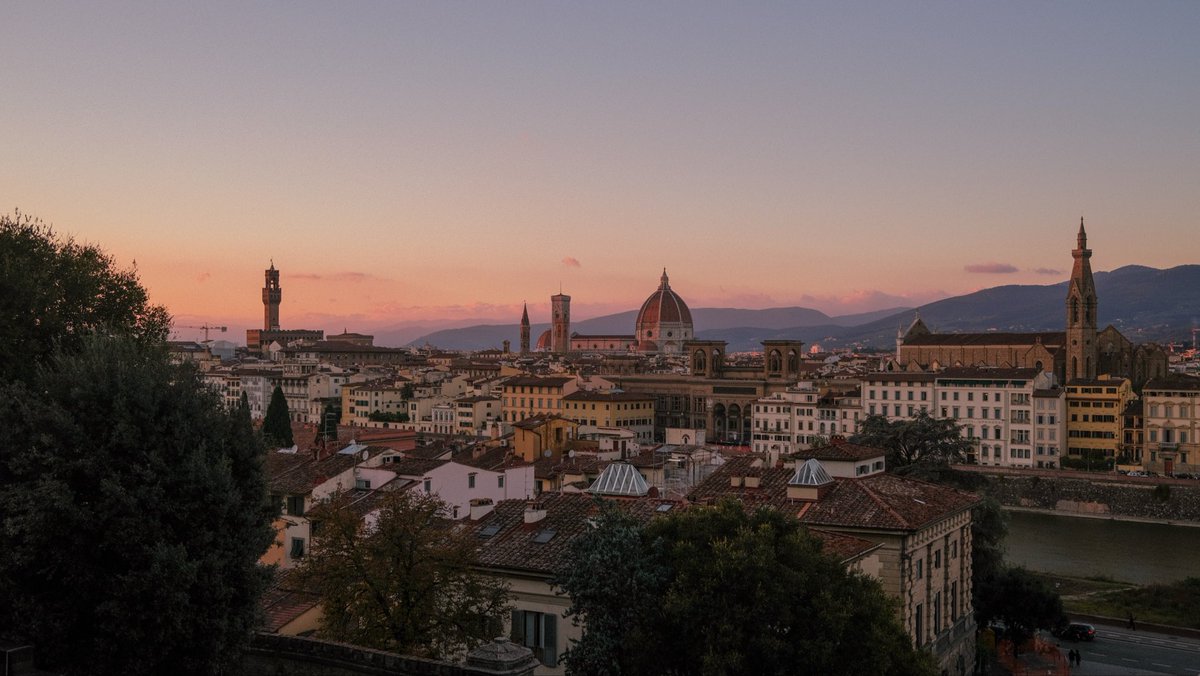rogantrash's tweet photo. today i walked 10 kms in florence! https://t.co/tUla23NNXX