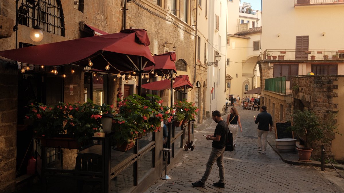 rogantrash's tweet photo. today i walked 10 kms in florence! https://t.co/tUla23NNXX