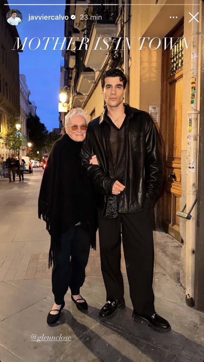 Mediaverso* (@mediaversoblog) on Twitter photo «Mother is in town» 🚨
Glenn Close ya está en Madrid para el rodaje de «La bola negra», la nueva película de Javier Calvo y Javier Ambrossi. «Mother is in town» 🚨
Glenn Close ya está en Madrid para el rodaje de «La bola negra», la nueva película de Javier Calvo y Javier Ambrossi.