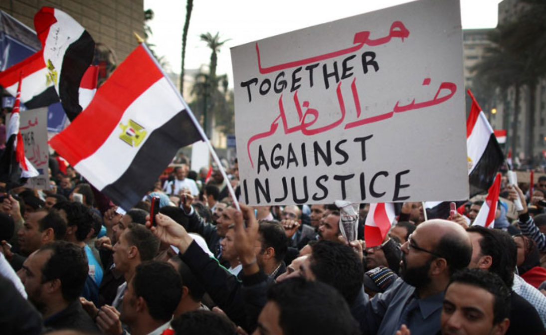 كَذَبتَ وَمَن يَكذِب فَإِنَّ جَزاءهُ
إِذا ما أَتى بِالصِدقِ أَلا يُصَدَّقا

إِذا عُرِفَ الكَذّابُ بِالكِذبِ لَم يَكُن
لَدى الناسِ ذا صِدقٍ وَإِن كانَ صادِقا

الكريزي

نكسة يناير 

رحم الله سيادة الرئيس حُسني مُبارك و أسكنه فسيح جناته.