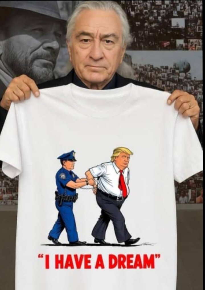 RobertoMTico's tweet image. Mi actor favorito es Robert De Niro, uno de mis pasatiempos es repetir a menudo sus películas. Y sí, tengo el mismo sueño que él, ver el pedófilo, asesino y convicto Trump en la cárcel, como el condenado #Matarife. 3 años le quedan y los estadunidenses no olvidaran