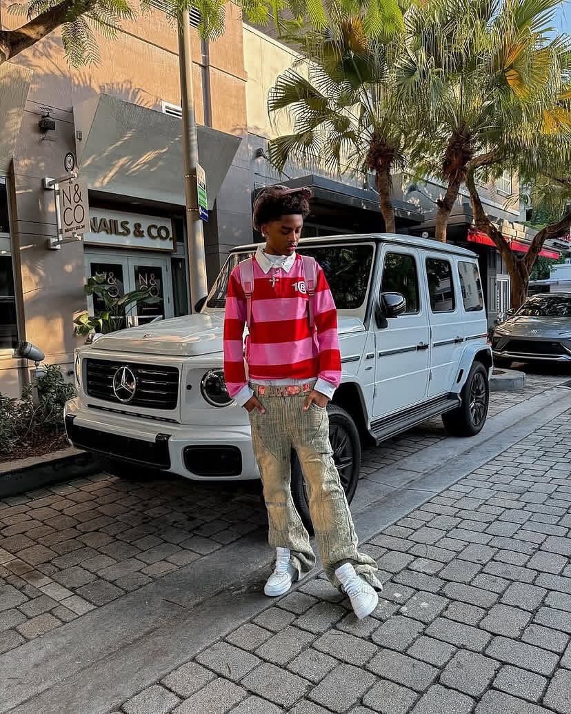 _FIRE_STICK_'s tweet image. Wer I from nu sum JON go fit come comment &quot;man paaa u dey wear pink&quot; just to seek attention &amp;amp; rather get BLOCKED😂😂😂