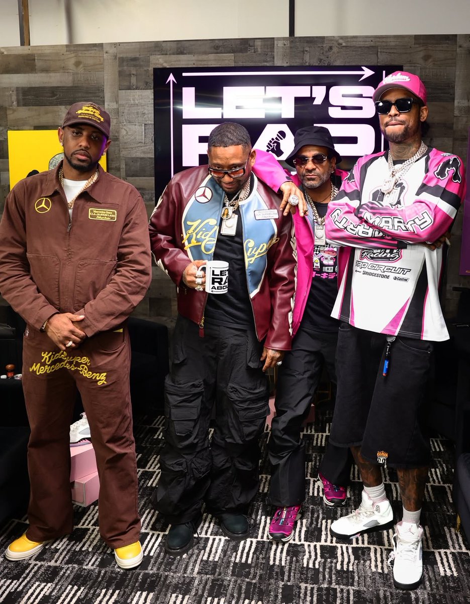 _FIRE_STICK_'s tweet image. Wer I from nu sum JON go fit come comment &quot;man paaa u dey wear pink&quot; just to seek attention &amp;amp; rather get BLOCKED😂😂😂