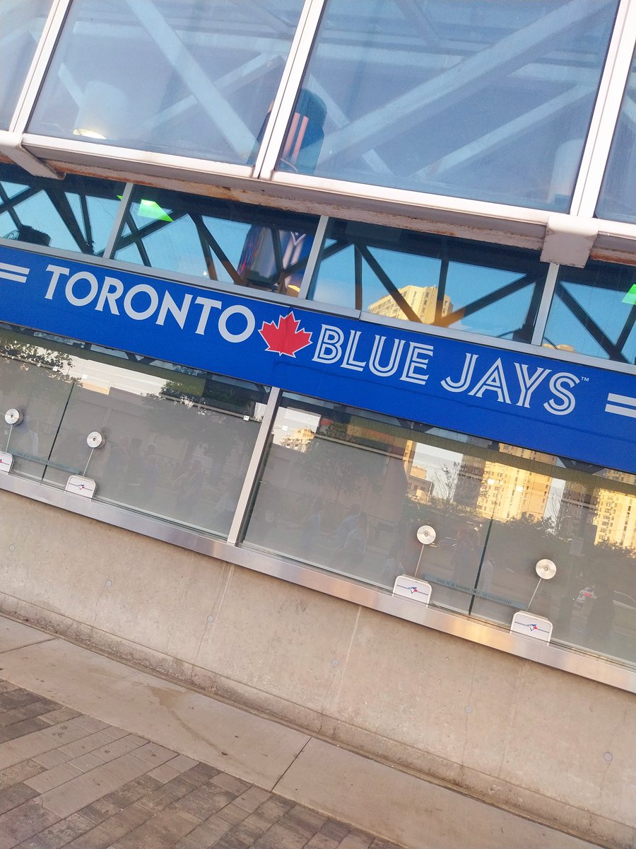 Lindsey Hall tweet media